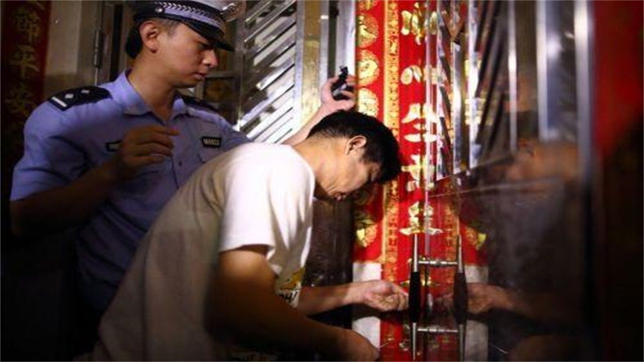 請(qǐng)開鎖師傅開了鎖后，師傅為什么一般都不進(jìn)門，就算主人請(qǐng)也不進(jìn)去？